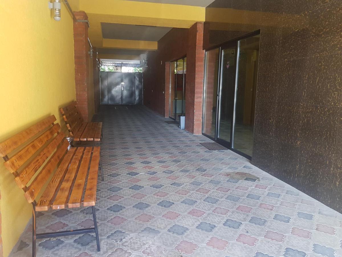 Hotel Lu-Ma Tbilisi Esterno foto